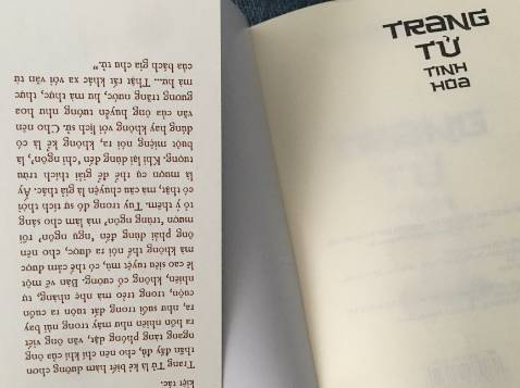 Mình nhận được cuốn sách này nhưng in bìa và ruột đều lộn ngược, nhắn tin hỏi online thì không nhận được trả lời. Yêu cầu nhà sách gửi lại sách tử tế và trả lời tin nhắn của tôi