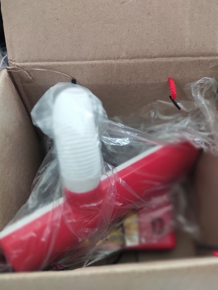 Vì trời chuyển mưa rất to, mình không kịp xem hàng. Về nhà thì không đúng sản phẩm .
Gọi lên *** rất nhiều lần thì được trả lời sẽ thu hồi trong 1 - 3 ngày. Nhưng đến ngày thử 3 vẫn chưa có phúc đáp cụ thể.
Một đơn vị lớn như Tiki cần khắc phục thái độ làm việc chuyên nghiệp.
Thật sự quá thất vọng