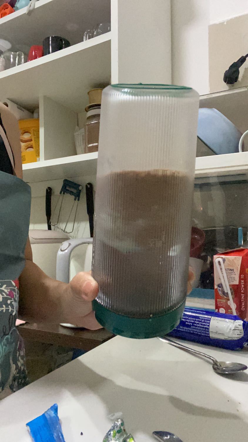 Rất tiện và xay được cả đá viên nhé 
Mình làm món Oreo yêu thích với bánh oreo,đá viên và sữa tươi. Thành quả 90% như máy xay lớn. Cả sinh tố chuối socola cũng vậy.
Mới mua về sạc 30phut là dùng được 5-7 lần xay rồi.