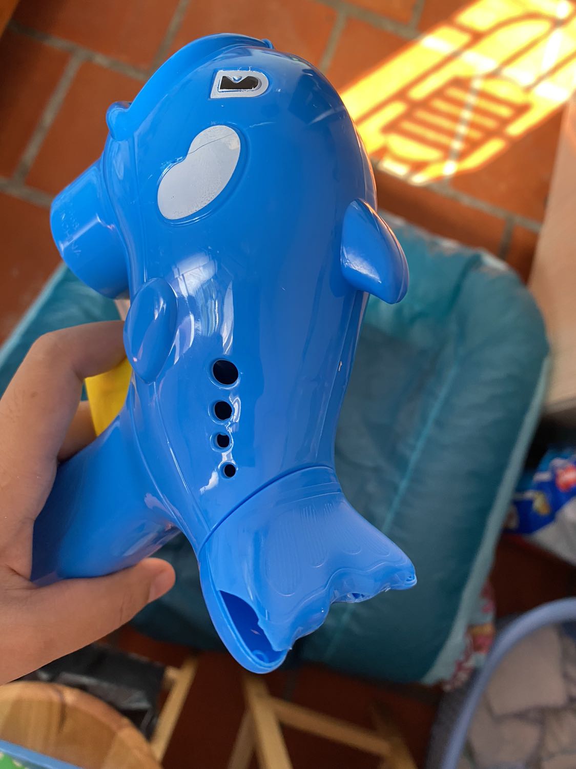 Bị bể mấy góc