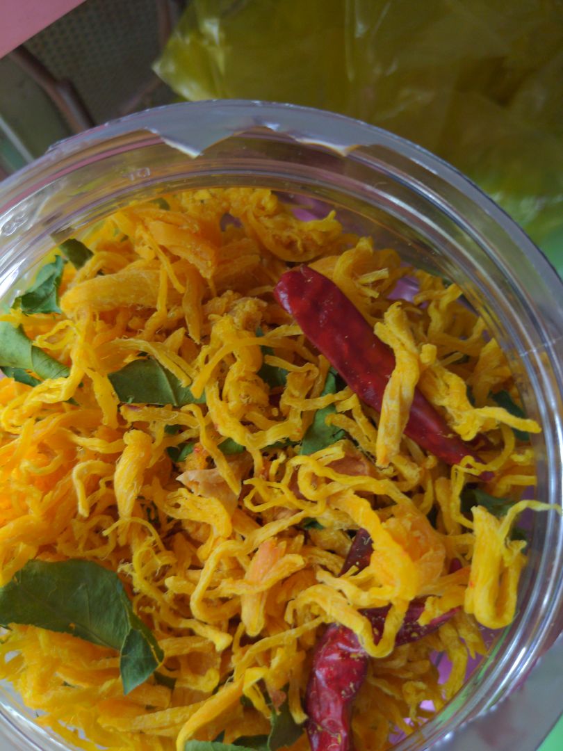 vừa nhận hàng xong khui ra thử ngay cho nóng :))) sp rất ngon , vừa miệng , ko cứng ko mềm , date rất mới 3/8 , cá nhân mình nghĩ shop nên làm nhiều chương trình sale như này và cắt bớt chi phí qc vì qc ko thiết thực vs ng tiêu dùng như sale , sẽ còn ủng hộ shop thêm  (lần này  mới mua 2kg ).... mọi ng nên dùng thử , chúc shop đông khách :) thân chào