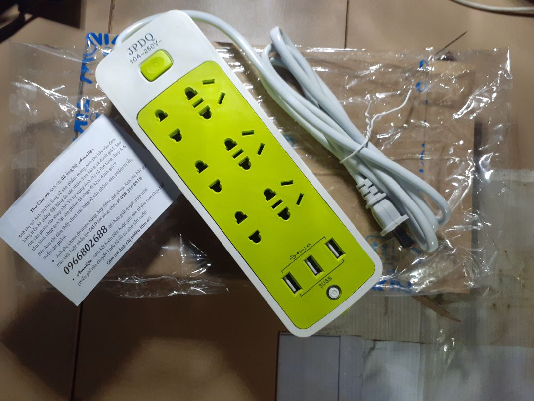 cảm ơn shop, ổ cắm điện to, đẹp, chạy các chân và chân usb tốt, giao hàng nhanh chỉ 2 ngày. có 1 lỗi là em cắm cái sạc 5 vôn, dòng 450 mah, sau đó không rút ra được, dù kéo rất mạnh, chỉ sợ kéo hết lưc sẽ vỡ ổ cắm hoặc tuột 2 chân càng cua sạc,  em phải tháo ốc lắp ráp ổ cắm xem nó bị sao