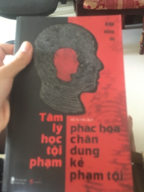 Đóng gói ncc, ko seal nên sách trầy mẹ r, còn bị cong sách ở góc to *** luồn nữa, chống sốc ko biết là có hay ko thấy mỗi tờ giấy để làm gì cũng *** biết, phần bookmark thì trầy hay xước mẹ r nhìn bực mình *** chịu được, nói chung là ko nên mua