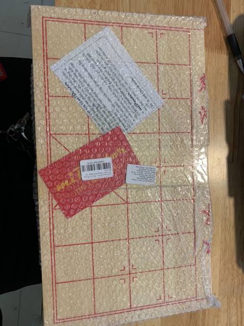 Đã nhận được hàng. Hàng y như trong hình. Đã nhận được hangdg. Bộ cờ đẹp như hìn.
Quân cờ gỗ đục đẹp, bàn cờ gỗ ép nhưng rất chắc chắn khung ốp đầy đủGiao hàng nhanh, sản phẩm đẹp, khá ưng ý.. Tôi hài lòng với vộ sản phẩm này, Mùi gỗ thơm thơm mộc đánh quân kêu tanh tách vui tai