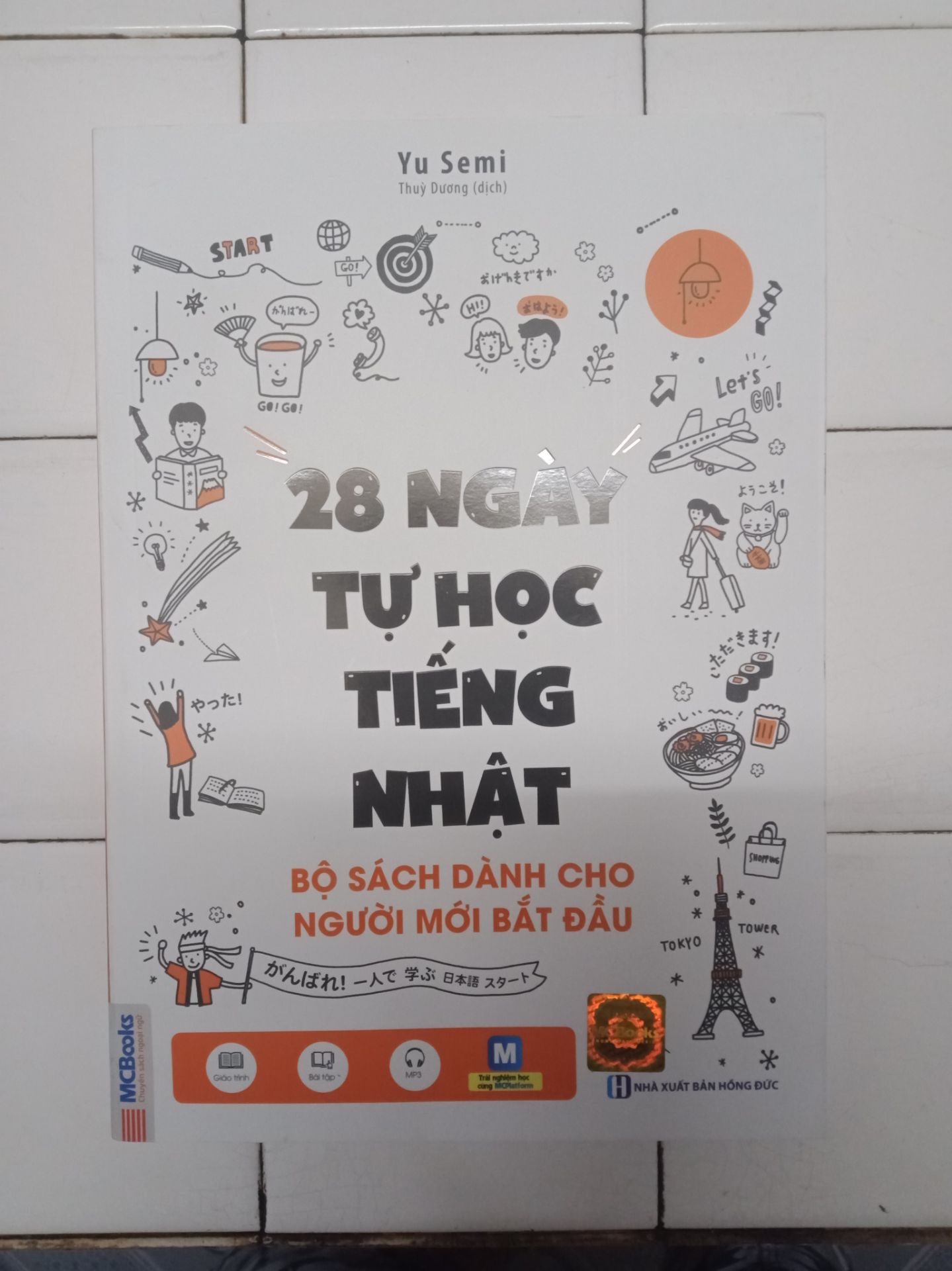 Sách cực kỳ hay luôn ấy. Có hình ảnh in màu rất đẹp. Thích nhất ở chỗ là có phiên âm la tinh ở 5 bài đầu. Bài học được chia nhỏ, dễ hiểu, dễ tiếp thu đối với những bạn tự học. Giao hàng nhanh, thân thiện, dễ mến.