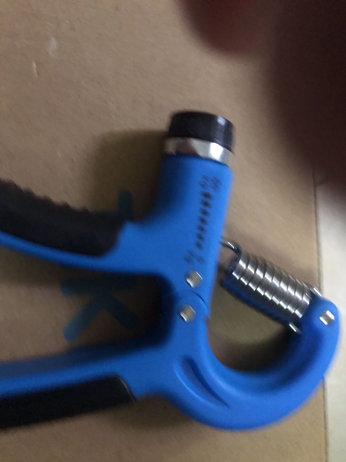 lực bóp khá chắc chắn, dụng cụ luyện tay khá tốt, có nhiều mức độ từ 5 đến 60 kg. hài lòng với chất lượng so với mức giá