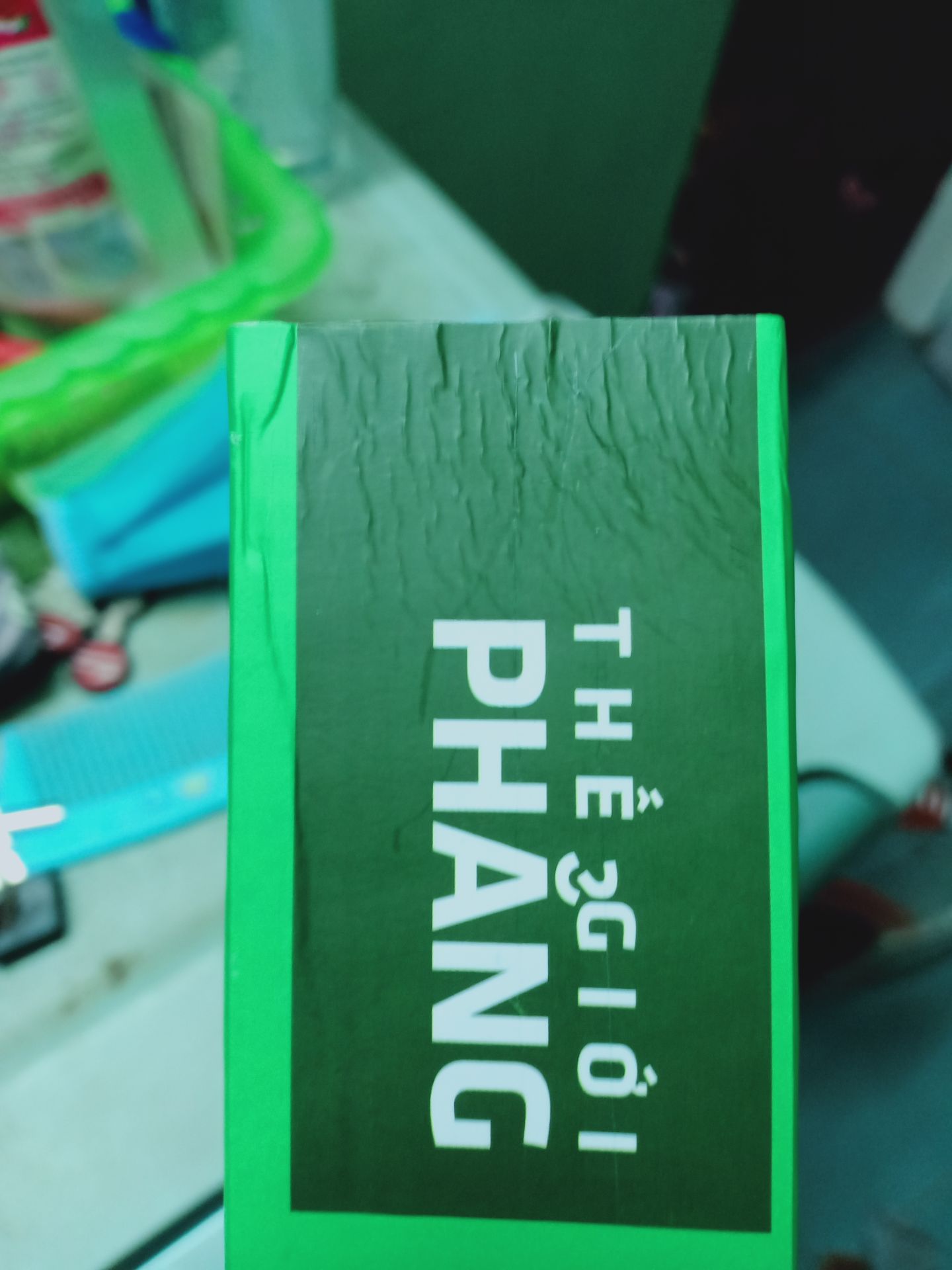 bữa giờ tiki giao sách đóng gói rất kỹ và sách rất đẹp nhưng đợt này mình hơi thất vọng . Thứ nhất bìa nó có nhiều vết hằn, gáy nhăn nheo, trang sách cũng nhăn nheo và dơ. Với tín đồ yêu sách thì thật sự rất là buồn.