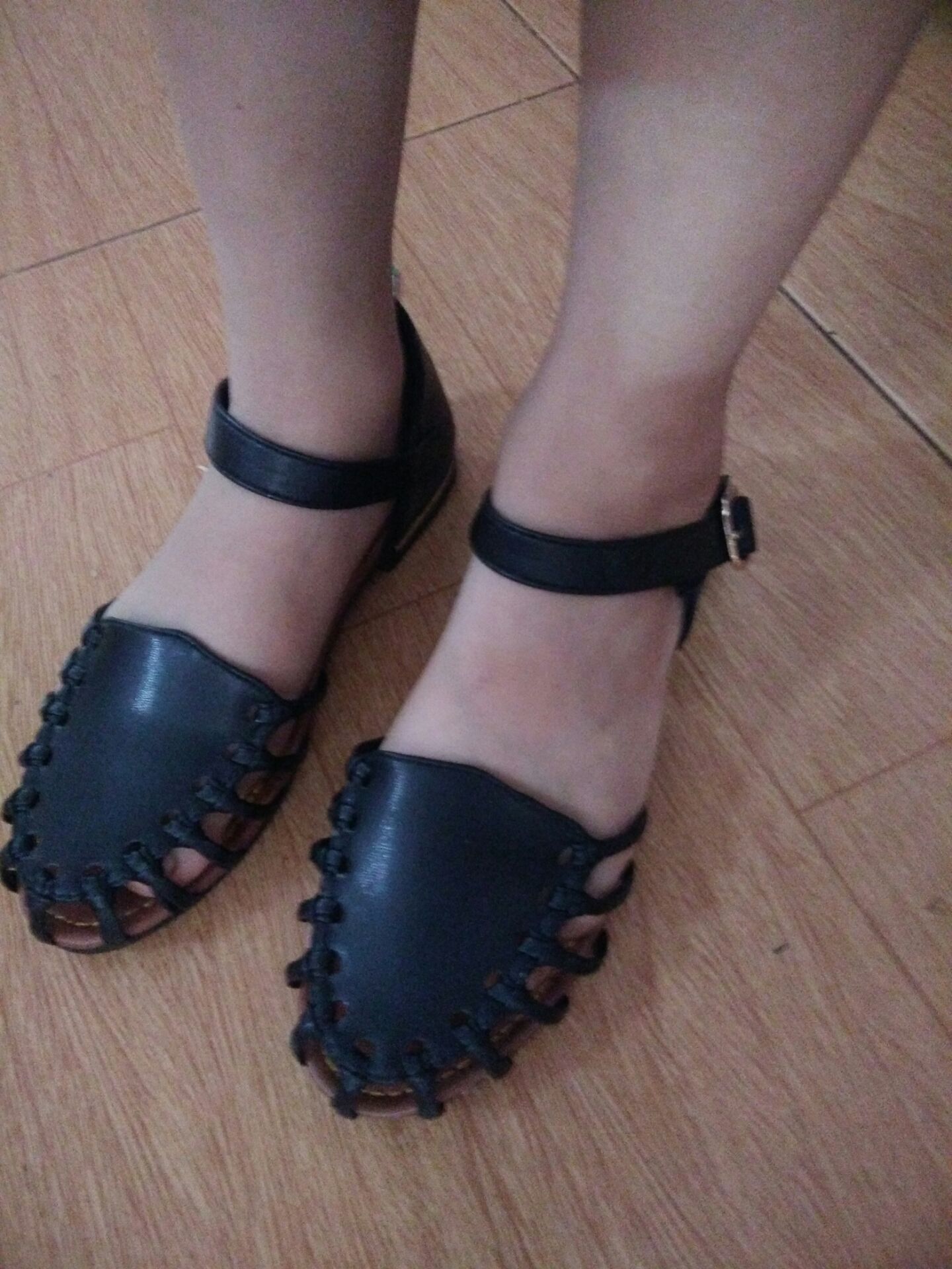 hàng đẹp, da mềm, bé đo chân được 20,5 cm, size 33 vừa in