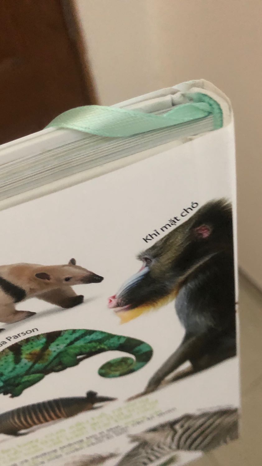 Về nội dung thì đây là quyển sách rất có ích, cung cấp nhiều thông tin về các loài vật. Tuy nhiên về phần giao hàng, có vẻ như các sách dạng này (bìa cứng, gáy dày) thường dễ bị hư hỏng. Mặc dù không quan trọng phần này lắm nhưng với các bạn yêu sách thì nên cân nhắc việc vận chuyển.