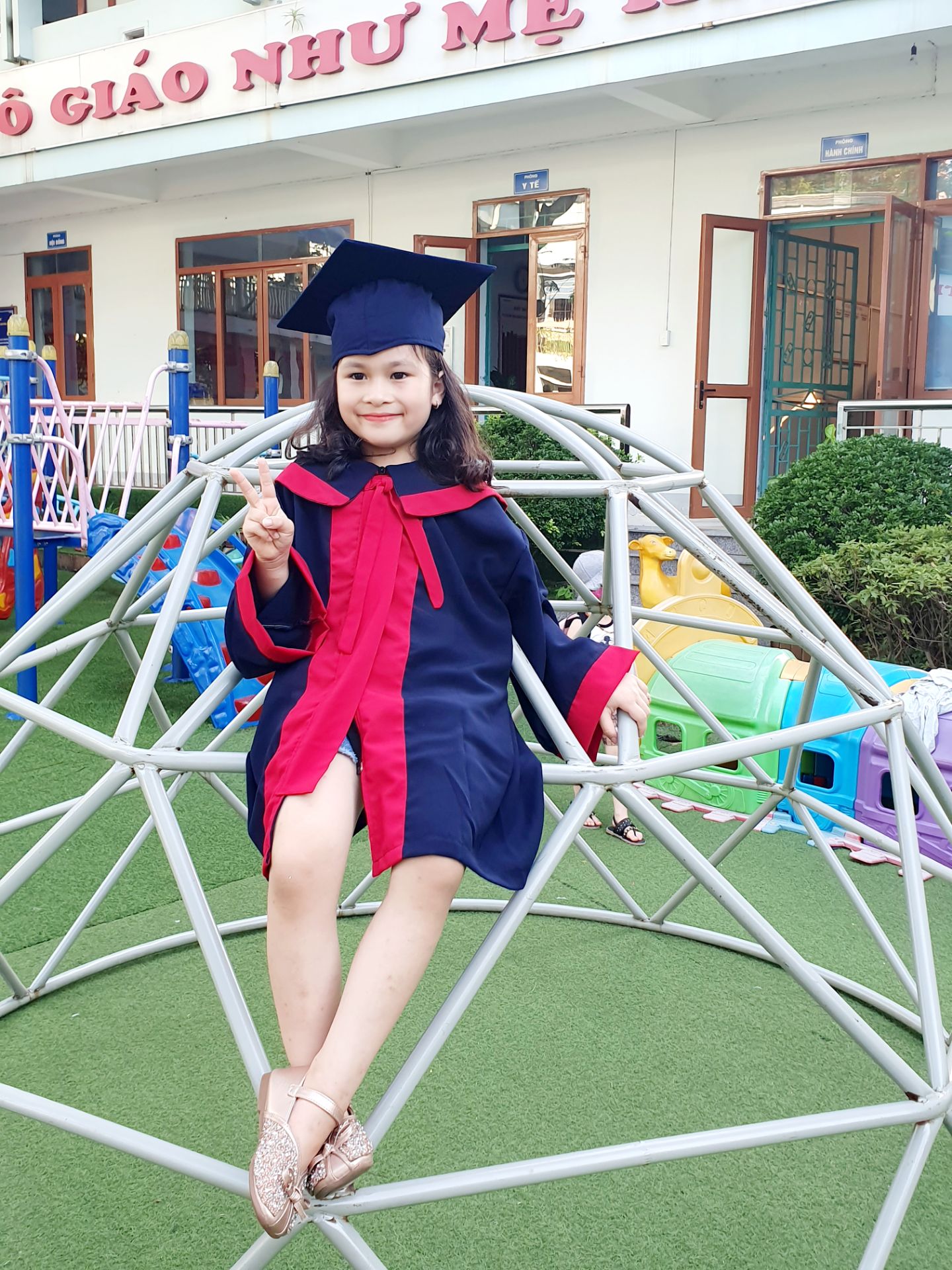 Sản phẩm đẹp như hình. Giao hàng nhanh, người giao hàng thân thiện. Quá hài lòng. mn nên mua cho bé nhé.