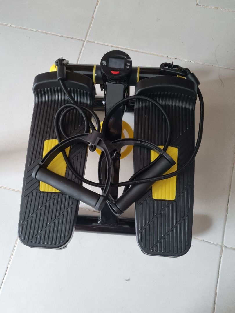 Sản phẩm đẹp, nhỏ gọn nhưng rất chắc chắn, dễ cất gọn gàng sau khi sử dụng, phù hợp với nhu cầu của mình về nâng cơ đùi và mông, bên cạnh đó sp còn có 2 dây tập giúp thon gọn bắp tay.