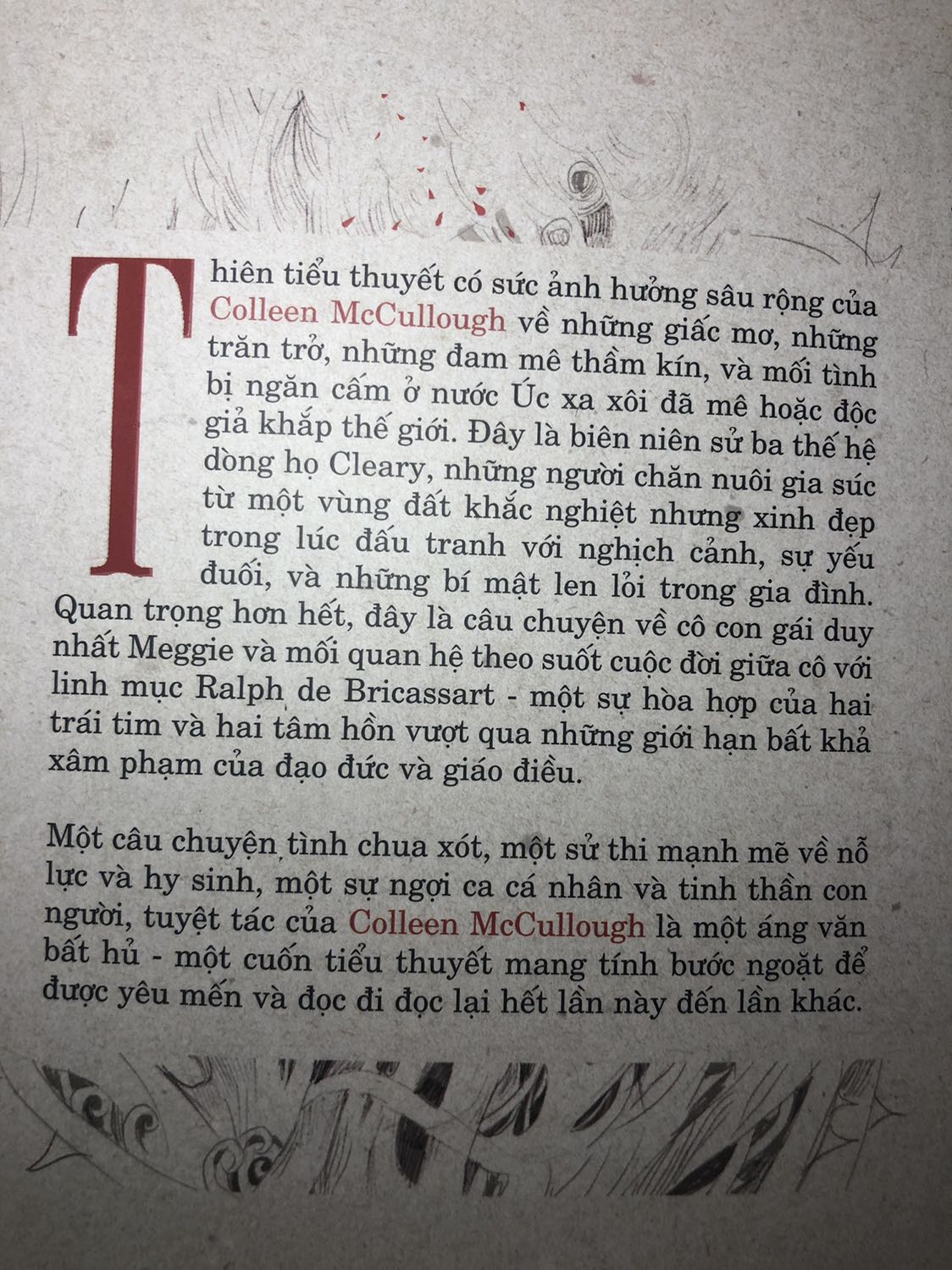 Về hình thức: chất giấy đẹp. Sách khá dày. Tuy nhiên vài chỗ sai chính tả. 
Về nội dung: căn bản mình k phải fan tiểu thuyết tình yêu, đọc sách này để biết thêm về tác phẩm thôi, vì vậy mình thấy nội dung bình thường. Nhưng nếu ai thích đọc mấy tiểu thuyết về tình yêu như này thì mình nghĩ nên mua. Tình yêu thắm thiết xong đau khổ xong lại bùng cháy rồi kết thúc lại đau khổ. Thấy đoạn trích đầu trang sách lối văn hay, thơ.