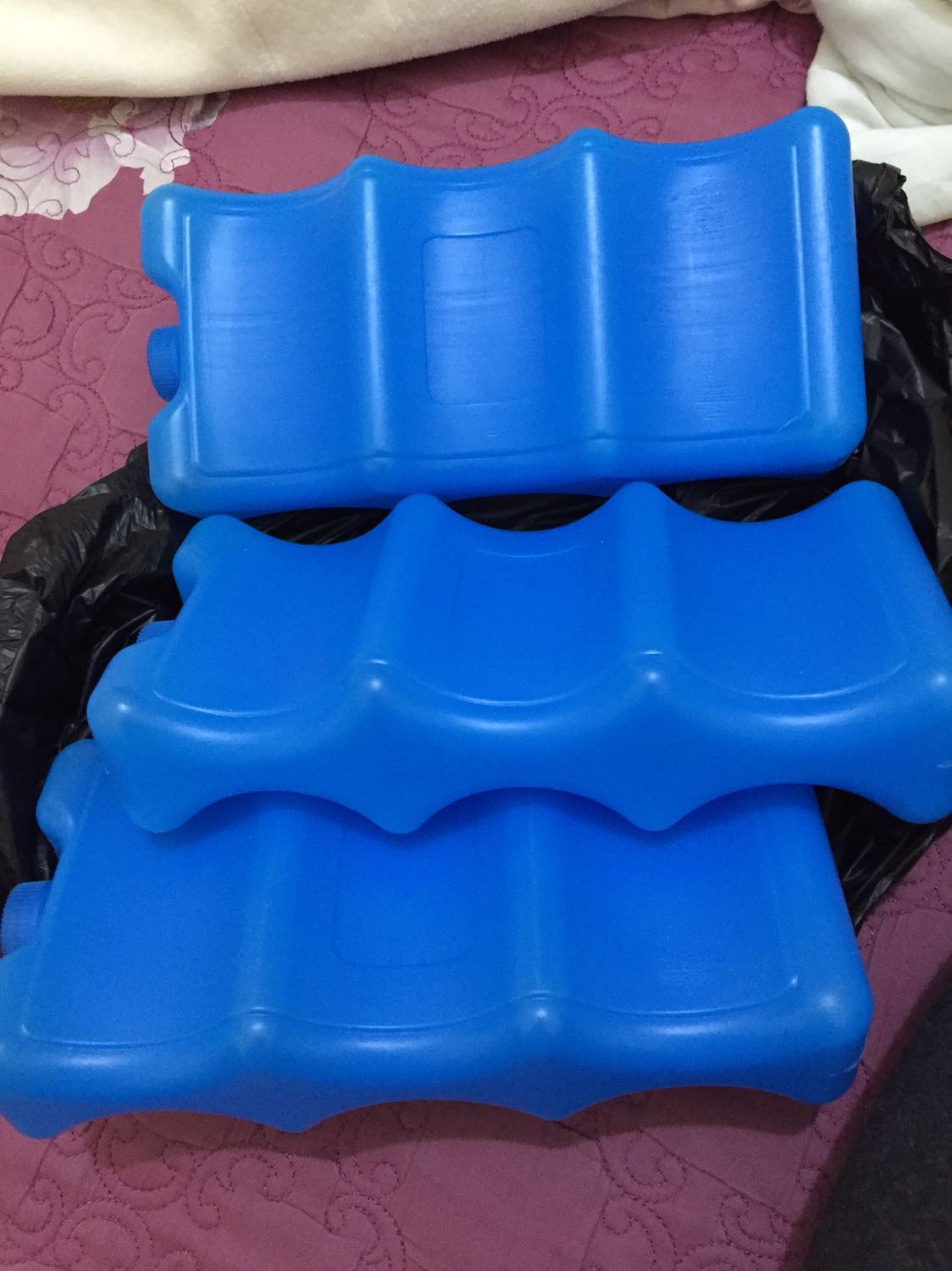 Shop giao không đúng loại đá khô mình đã đặt. Mình rất không hài lòng về điều này.  Mình yêu cầu gửi lại đúng đồ mình đã đặt.