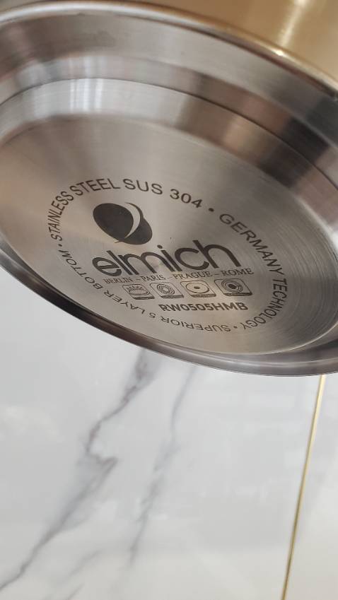 Hàng như quảng cáo.
Rẻ hơn chính hãng.
Dưới đáy là hình hinh in.
Ko dập nổi như chính hãng.