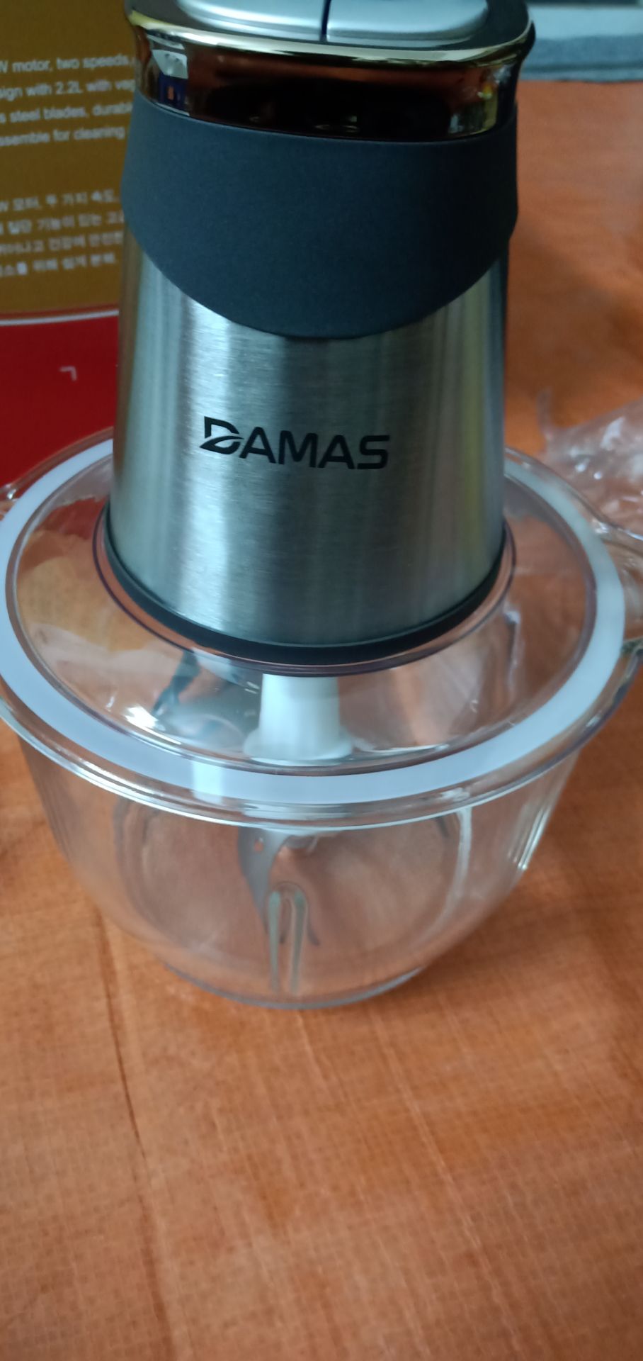 Máy chạy rất êm, lưỡi dao sắc rất sắc xay thịt xay ớt xay tỏi rất là ok luôn. Sp chất lượng
Edit: Trải nghiệm sau khi dùng thêm 3 ngày thì mình thấy sp khá là tuyệt, mình hơi thắc mắc cách lắp đặt máy, nhắn tin shop hỗ trợ rất là nhiệt tình luôn nên mình phải lên đây sửa đánh giá cho nó nhiệt tình. Máy xay thịt, xay các loại thực phẩm, xay cái gì cũng được chắc chỉ có xay đá là không được thôi :))))) Vì shop rất nhiệt tình nên mọi người ủng hộ shop nhé 👍