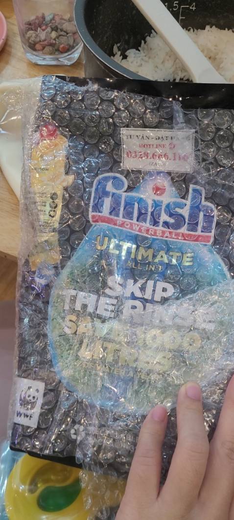 Treo đầu dê bán thịt ***. Lấy lý do hãng đổi bao bì đủ kiểu. Không có hàng thì gỡ đi tạo mới chứ gửi kiểu này khách chả biết hàng nào với hàng nào nữa. Mất niềm tin.