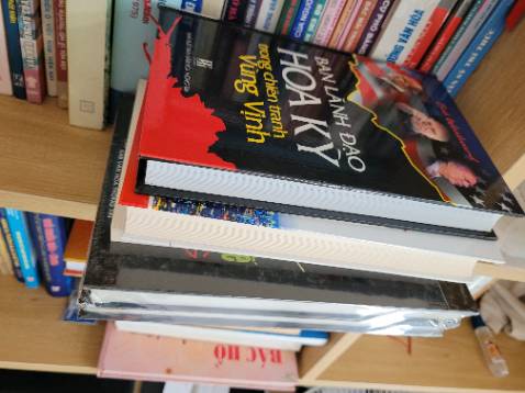 Nội dung sách OK. Shop giao hàng tận nơi cẩn thận, sách còn rất mới. Đã mua tại đây vài lần và rất hài lòng. Có dịp sẽ tiếp tục ủng hộ shop