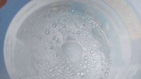 Không ngờ là có một sản phẩm hay vậy luôn, vô cùng tiện lợi, mình lấy 2 tờ bỏ vào thùng nước là nó tan ra ngay và bay mùi thơm, và lau chùi cũng rất sạch sẽ và nhanh khô. Được cái là tiết kiệm ghê, tính ra tiện ích và tiết kiệm hơn nước lau nhà đó chứ mà có mùi thơm dễ chịu nữa. Sẽ mua ủng hộ tiếp khi dùng hết nhé