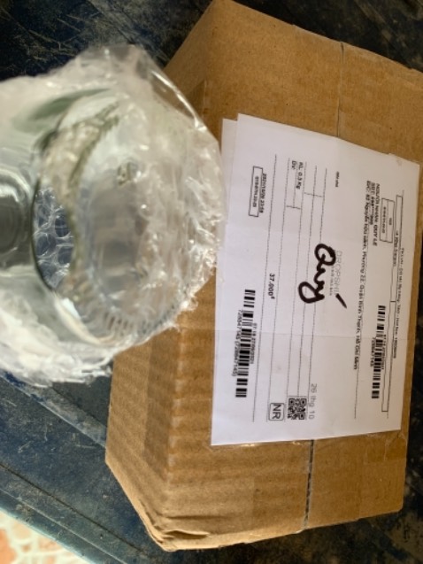 Sản phẩm kém chất lượng dễ vỡ.