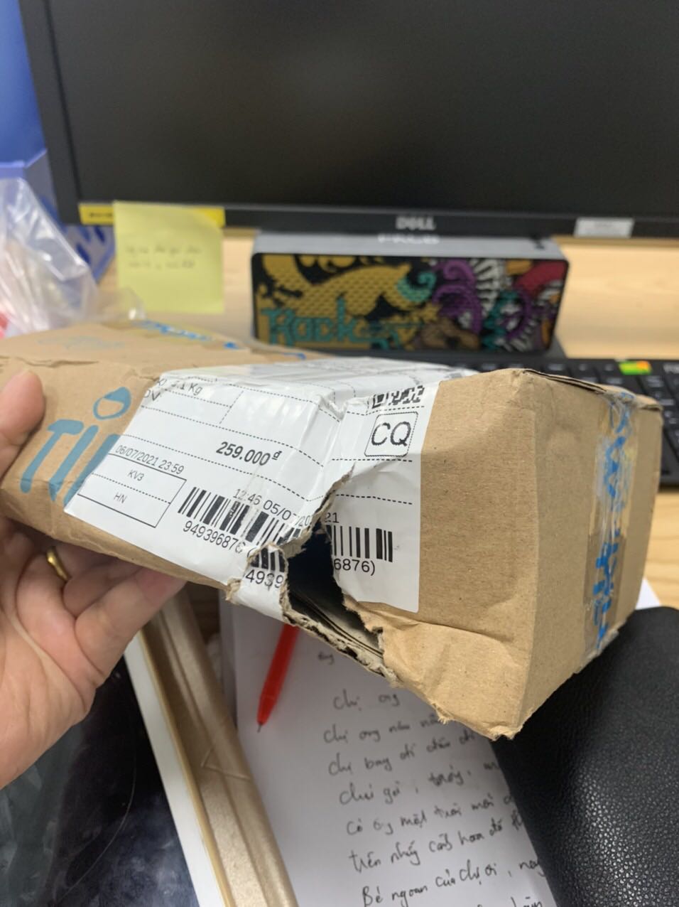 Hộp thì thủng . Bảo free sz cuối cùng lấy về là sz L . Có sz thì nói ngta còn chọn sz