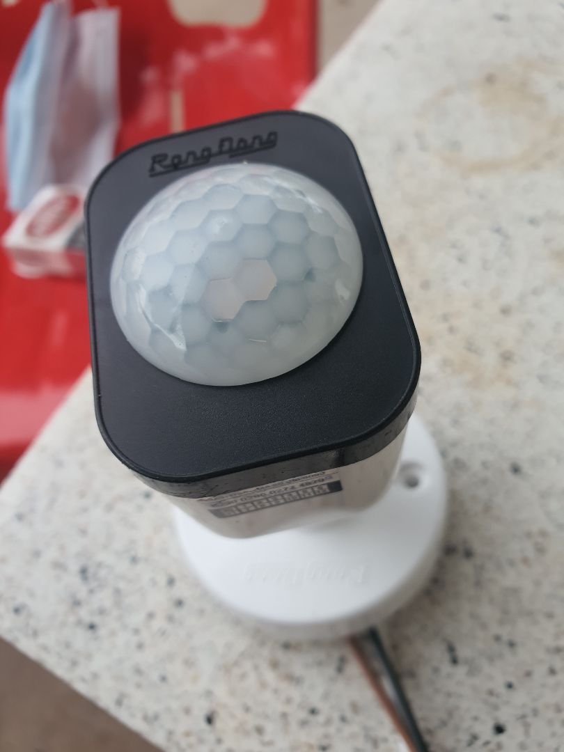 hàng bị lỗi. dung không được. phản ánh ko ai trả lời