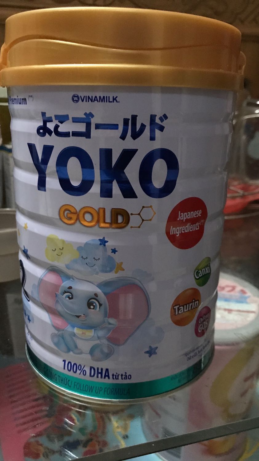 Lần đầu cho con uống sữa này. Sữa date 10/2023 nhưng mình mở ra thì thấy sữa hơi ẩm  không được khô tơi như sữa Meiji con mình hay uống. Không biết là loại sữa này thế hay nó bị ẩm.