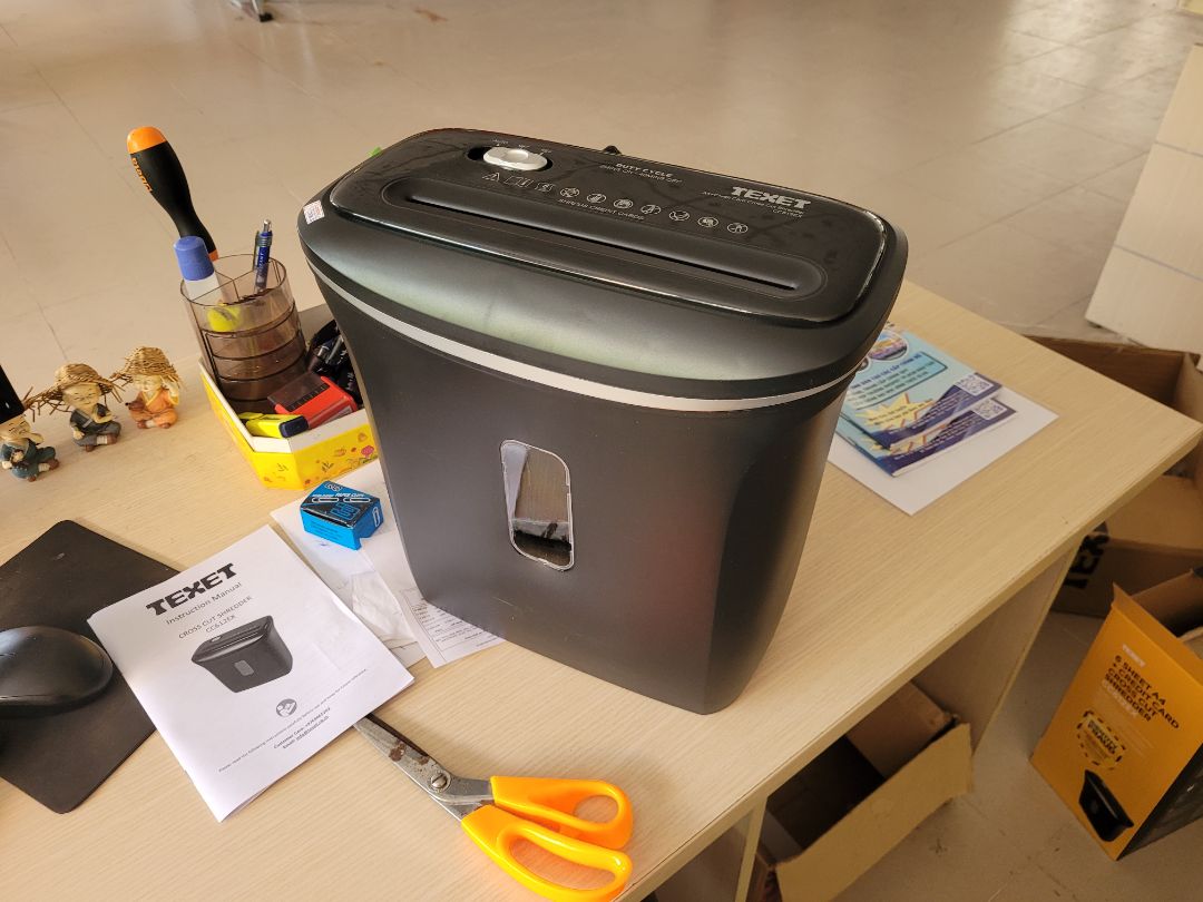 Máy dùng khá tốt, chất lượng hoàn thiện sản phẩm ngoài mong đợi hủy giấy khá ổn.