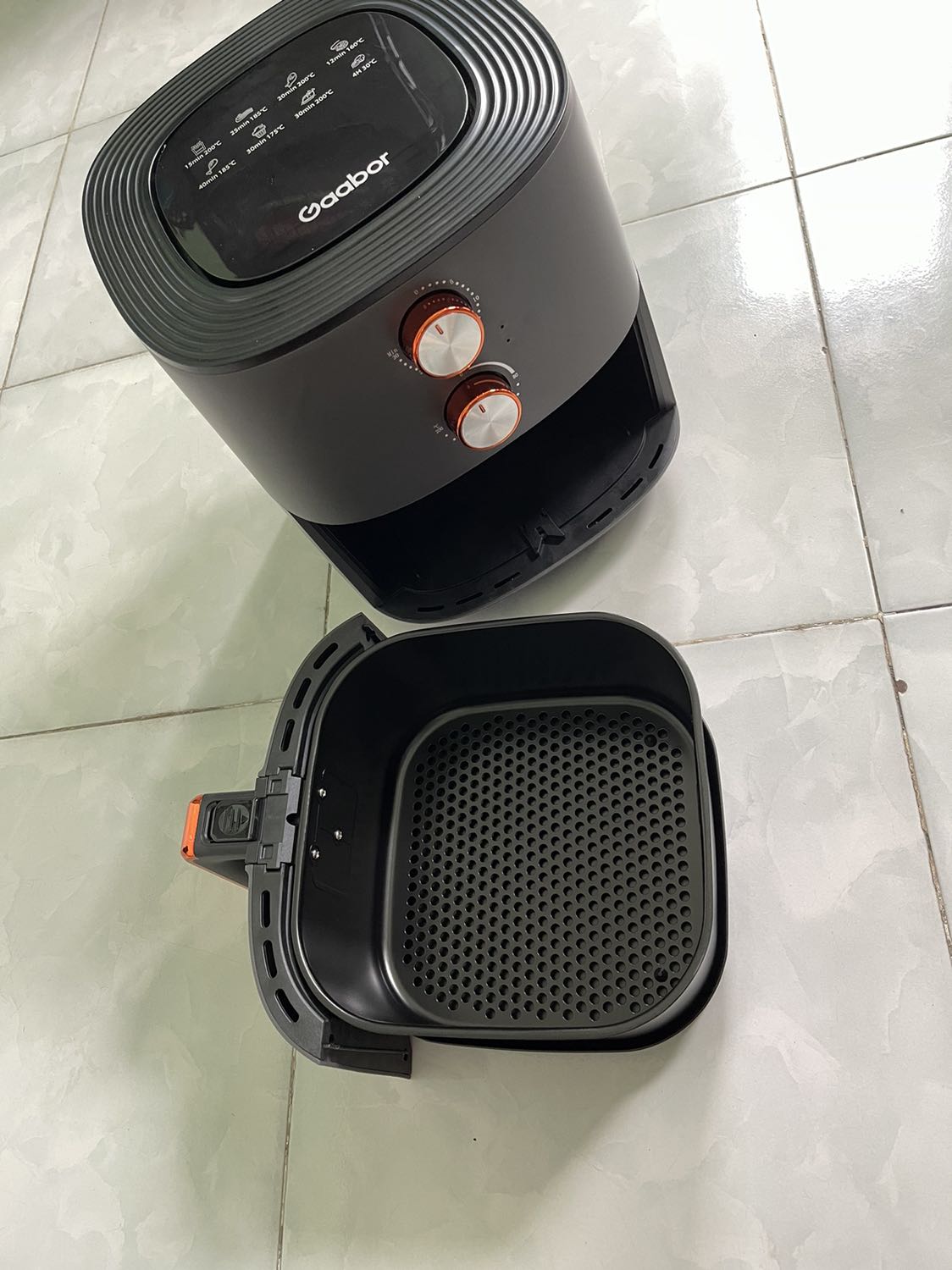 Mới nhận nồi nên chưa đánh giá sử dụng, chỉ là nhìn bề ngoài sang, xịn, mịn. Nồi cũng không qua to như mình tưởng tượng, nói chung là phù hợp