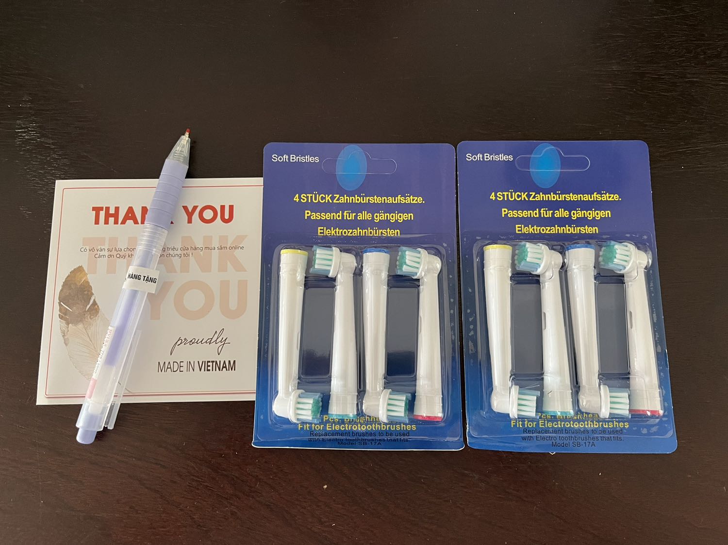 Tuy không phải là sản phẩm chính hãng Oral-B nhưng sản phẩm lắp đặt được và chạy tốt với cây đánh răng Braun, về chất lượng thì cần thời gian sử dụng mới đánh giá được.
Shop gói hàng chu đáo, tặng kèm cây viết chắc do mình mua 2 bộ.