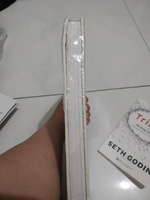 Sao lần này Tiki không để hộp vậy. Móp hết cả rồi.