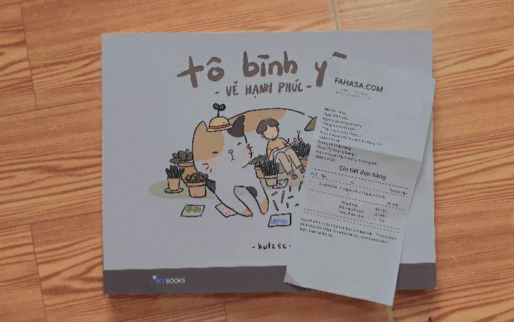 Sách ok lắm nè, giấy dày dặn hình dễ thương. Coi rv lâu rùi mà giờ mới mua. Đánh giá 5 sao vì anh shipper nha ? đẹp zai dễ thương xỉu a giao hàng cũng nhanh nữa. Bạn nào chưa hình dung được sách to sao thì nhìn tay mình nha, thuộc dạng trung bình nhỏ nhưng nói chung sách cũng to á