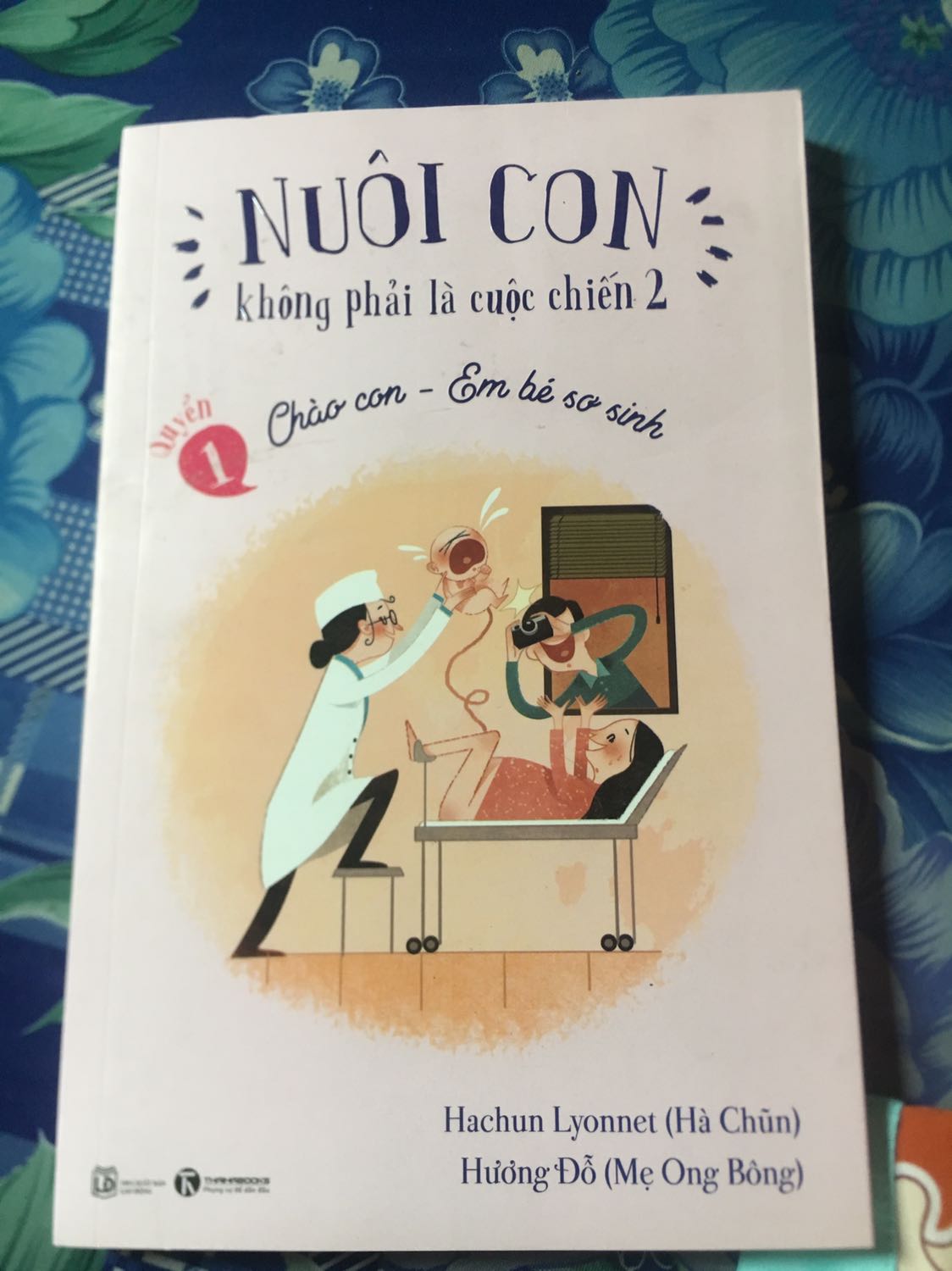 Giao hàng nhanh. Mới đặt hôm qua hôm nay đã có rồi. Nhưng bìa sách có vẻ hơi cũ nhưng giá nhoài bìa là 99k mà mình mua giảm giả chỉ còn 59k thì như vậy cũng tạm ổn.