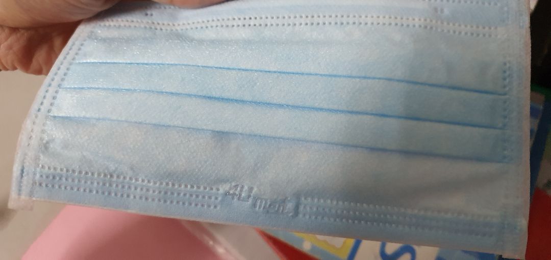 khẩu trang mỏng, mịn. Đeo không đổ lông, không bị kích ứng da