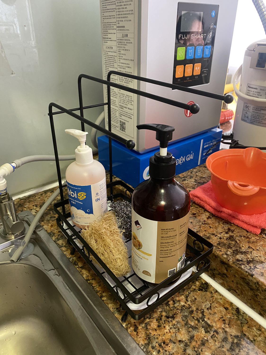 Hàng tốt, đẹp 3 cây máng khăn hơi thấp nên bị che khuất mất những dụng cụ rửa chén khi máng khăn lên giá, nhưng vì hàng có vẻ chất lượng nên vẫn tặng shop 5 sao