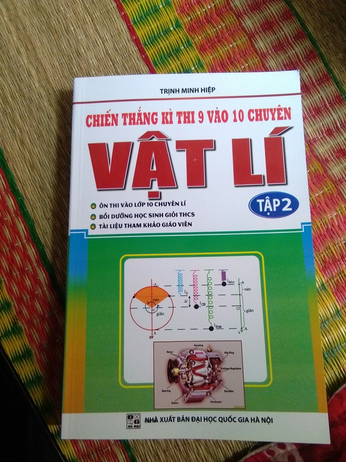 Mình thấy sách rất OK, mới đẹp, giấy tốt mềm. Anh giao hàng thân thiện. Tiếc là không có tập 1 :"
