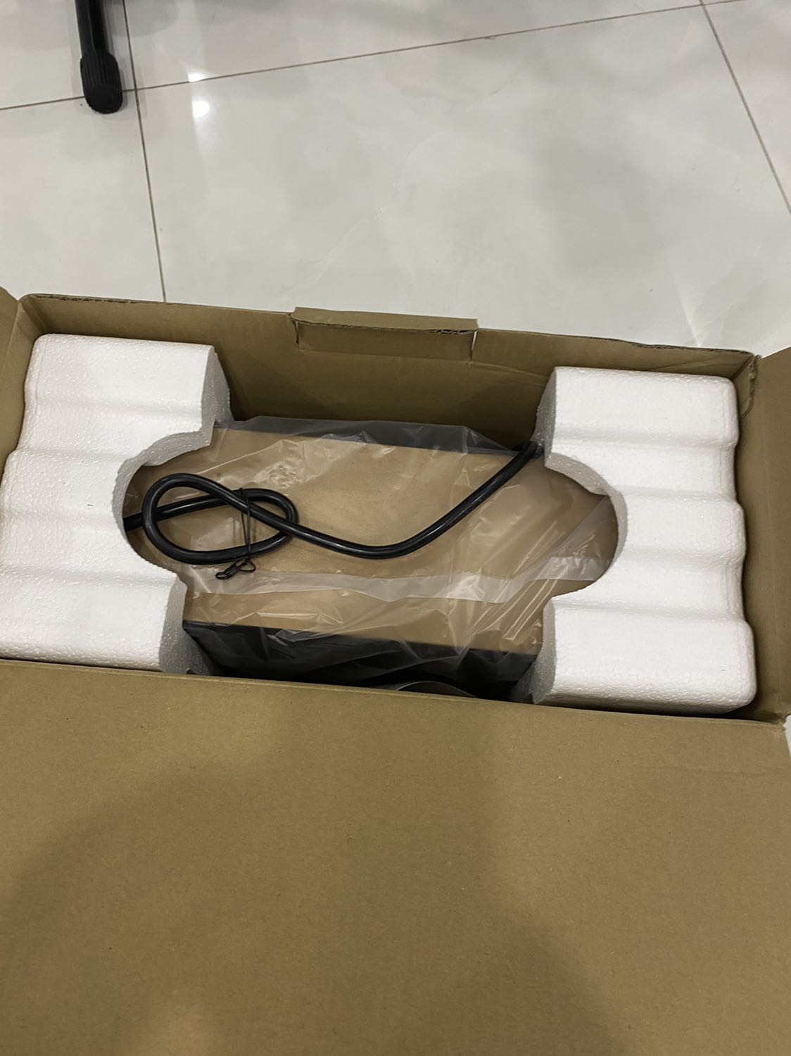 Đã mua cục 2000va xài tốt nên săn sale blackfriday mua thêm cục này nữa cho máy tính. Shop tư vấn tốt