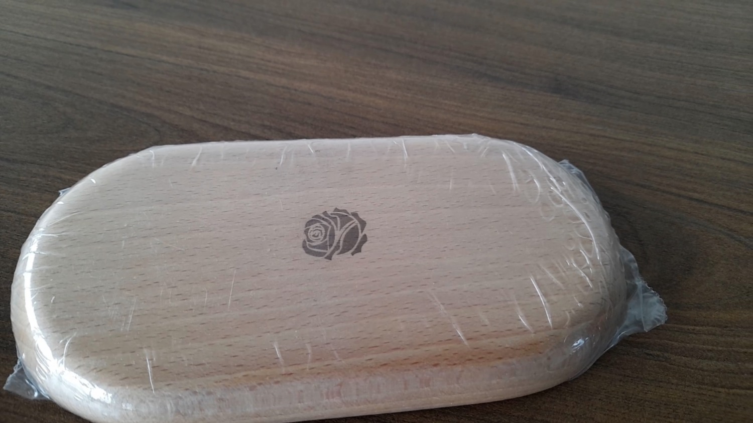 Khay để kẹo này nhìn khá lịch sự, cho cảm giác ngon hơn khi ăn kẹo

Hơi nhỏ xinh nhưng khá dễ thương, đáng dùng