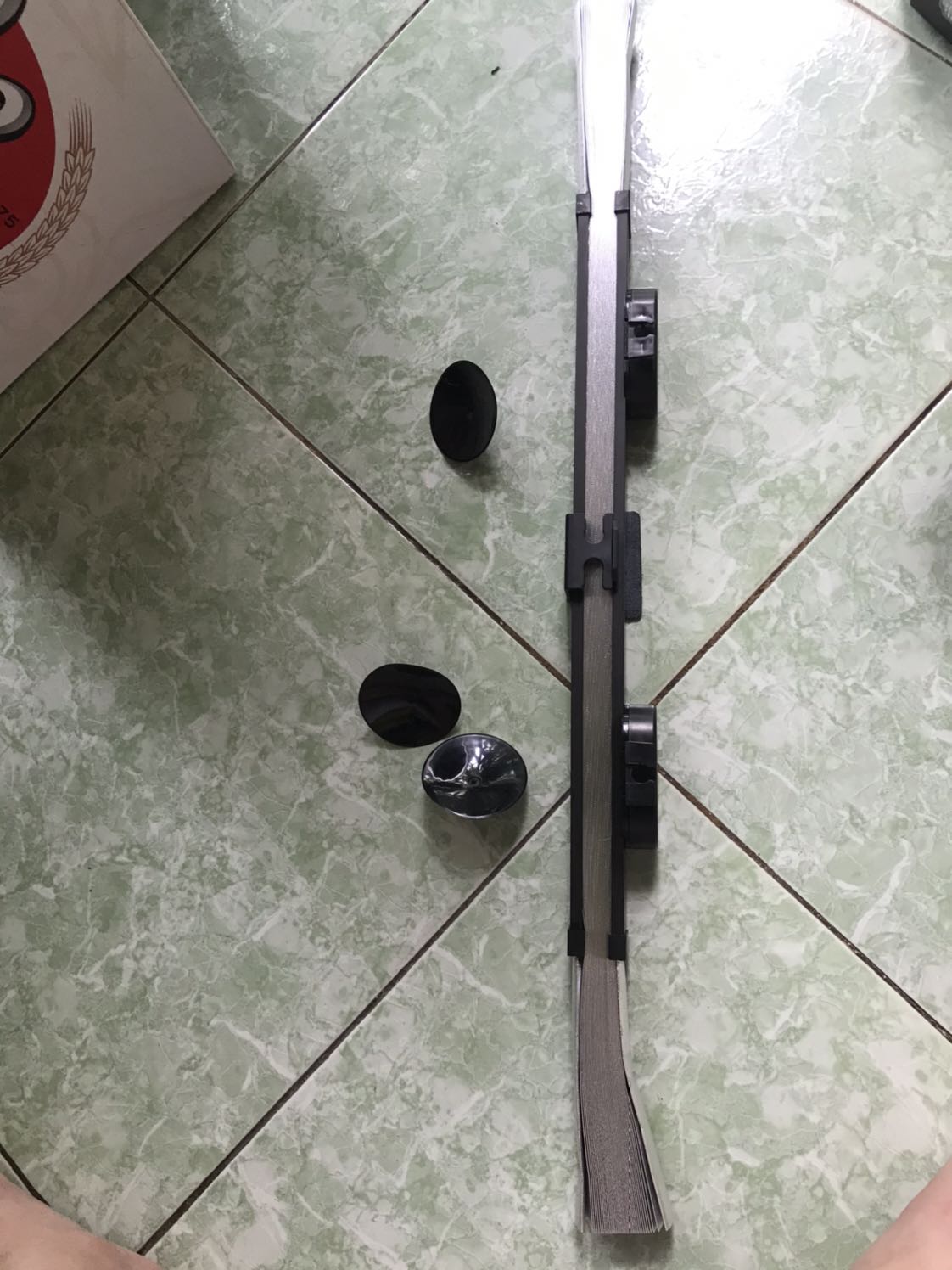 Tôi đặt mua sản phẩm nhưng gửi thiếu phụ kiện nên ko lắp đc. Mà cũng không liên lạc được với shop bằng cách nào