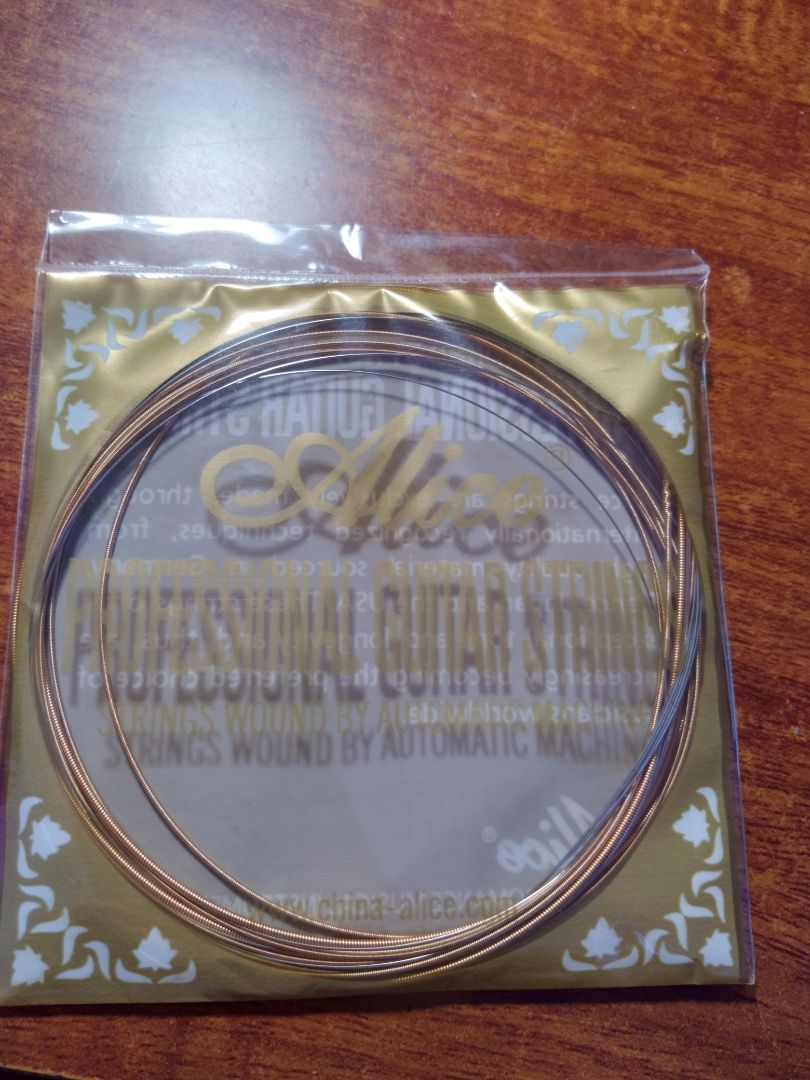 vì dịch nên là đợi hàng lâu quá trời. hàng về mà mừng rớt nước mắt. dây đàn okllaaaa nhaaaa