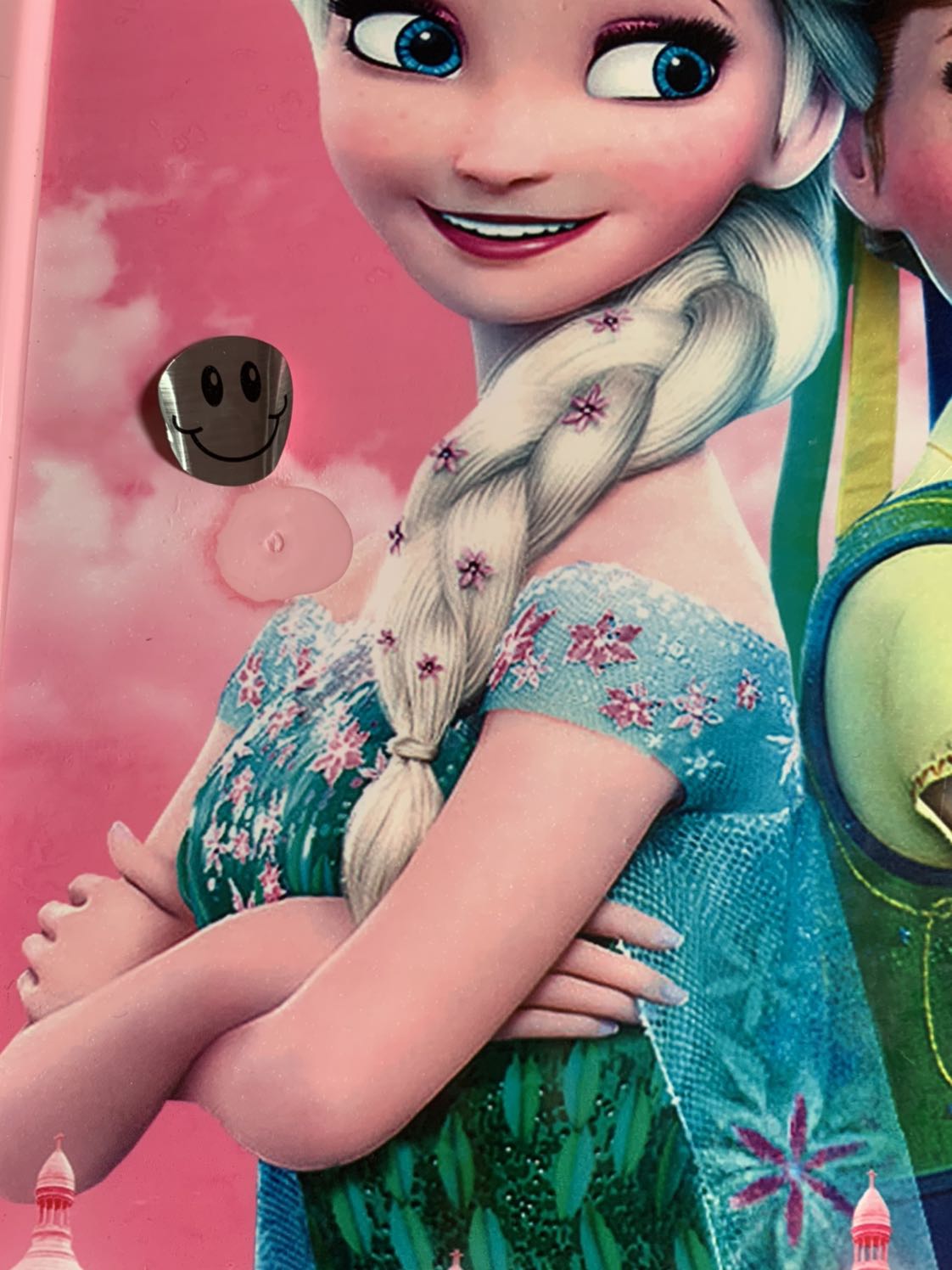 Bàn kém chất lượng , mặt bàn trầy nhiều . Có chỗ tróc keo dán đè hình mặt cười lên Bàn kém chất lượng , mặt bàn trầy nhiều . Có chỗ tróc keo dán đè hình mặt cười lên