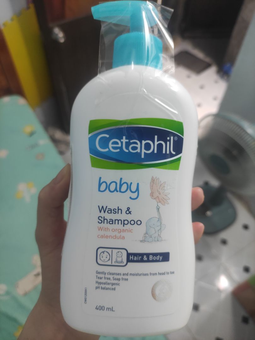 Nghe mn nói hàng chính hãng nên yên tâm, mà sao mình check mã vạch quài k được nhỉ?! Sữa tắm cho con nên cũng hơi lo ngại nha. Shop gói hàng cẩn thận, tiki giao hàng nhanh. Cám ơn shop và tiki nhé. Nghe mn nói hàng chính hãng nên yên tâm, mà sao mình check mã vạch quài k được nhỉ?! Sữa tắm cho con nên cũng hơi lo ngại nha. Shop gói hàng cẩn thận, tiki giao hàng nhanh. Cám ơn shop và tiki nhé.