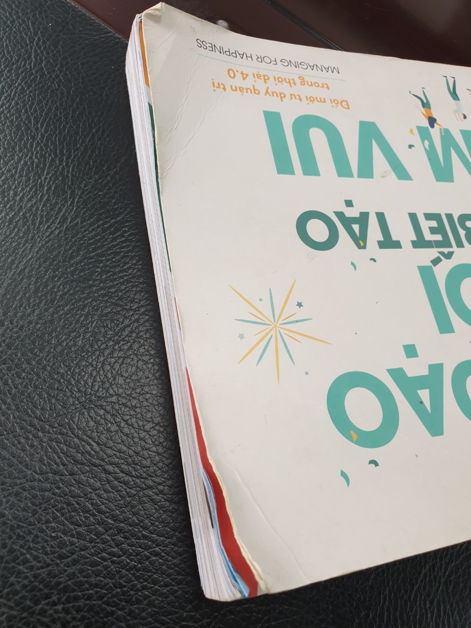 Mình không nói tới nội dung cuốn sách, nhưng TIKI gửi 1 cuốn sách NHĂN NHÚM và BẨN hơn nhiều lần so với 1 cuốn sách trong hiệu đồ cũ hoặc bán ngoài vỉa hè. Đây là điều không được phép làm với 1 đơn vị chuyên nghiệp và với 1 khách hàng đã có hàng trăm giao dịch với TIKI.