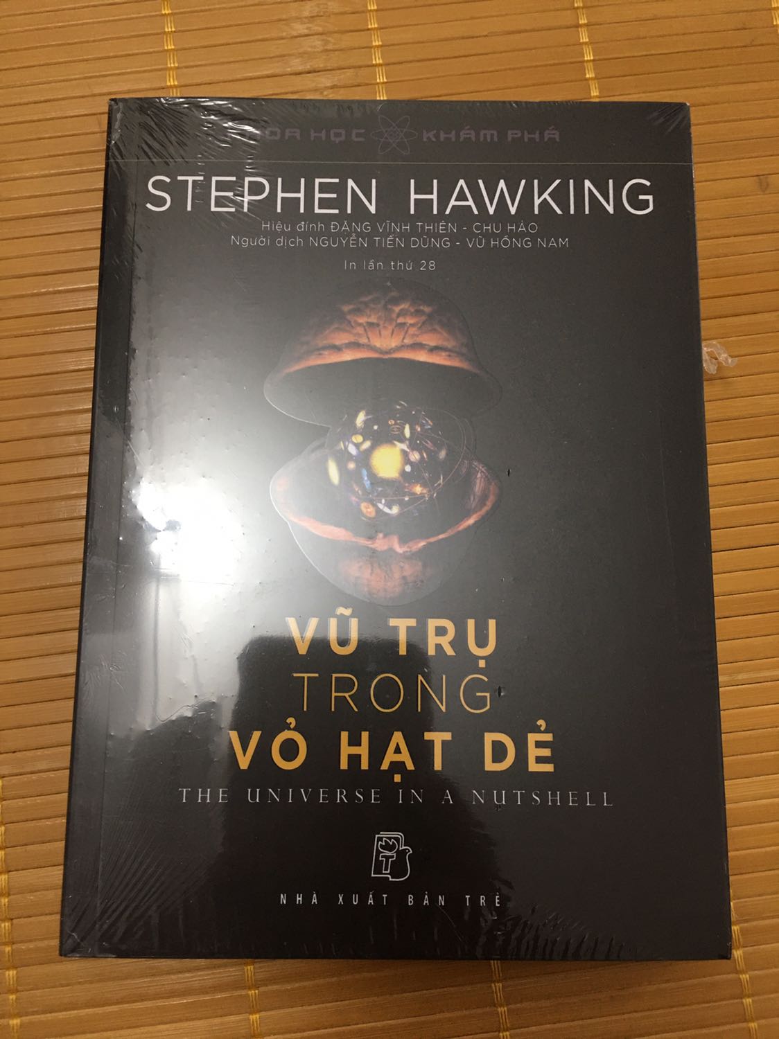 Sách giao nhanh, nguyên seal từ nhà xuất bản. Bản in khá đẹp