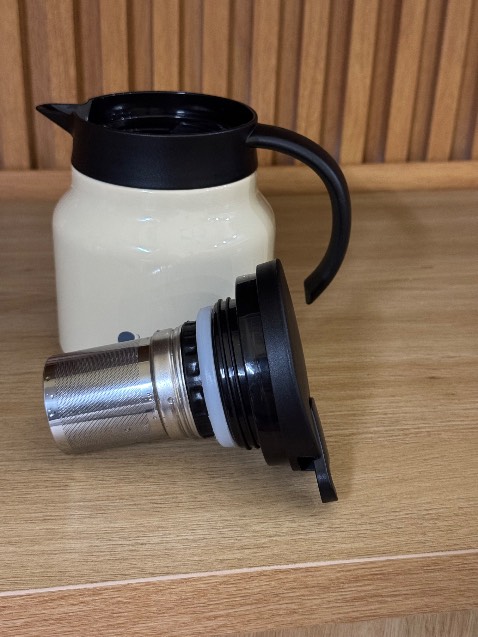 Đã thử đổ nước nóng vào, thời gian giử nhiệt đạt rất lâu (gần 24h)
Mẫu mã đẹp, tinh tế, gọn gàng và là hàng chính hãng. 
Nếu bạn có nhu cầu bình ủ trà giữ nóng nên mua ngay sản phẩm náy vì giá cả rất hợp lý mà chất lượng tuyệt vời.