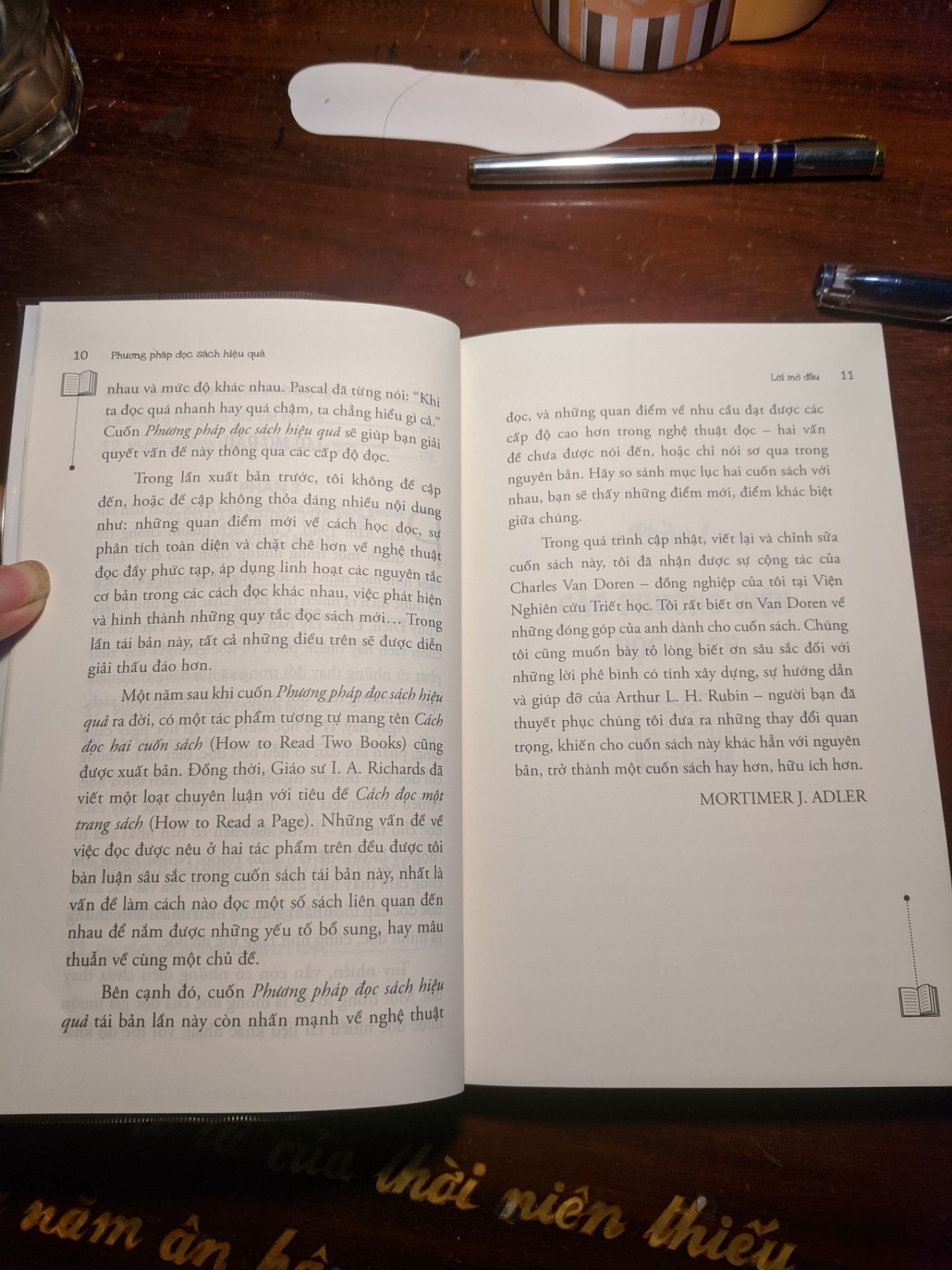 Ngoại hình: Sách mới, không gãy gập hay nhàu nát. Chất lượng giấy in và mực in tốt.
Nội dung: Tác giả đã nêu ra các phương pháp đọc từ sơ cấp đến cao cấp. Đồng thời phân tích mổ xẻ  từng loại sách như: sách giả tưởng hư cấu, sách khoa học, sách triết học, sách lý thuyết - thực hành,... cùng với đó là cách áp dụng phương pháp đọc đã được giới thiệu cho từng loại sách để đạt hiệu quả. Tác giả không chú trọng bàn về việc đọc nhanh, đọc siêu tốc mà chỉ đề cập đến việc đọc hiệu quả, đọc tích cực và chủ động, tức là phải đặt câu hỏi khi đọc, phải suy nghĩ và động não, và phải có sự tương tác giữa người đọc và tác giả. Tất cả những điều mình kể trên được tác giả phân tích và hướng dẫn cực kỳ chi tiết trong sách.
Kết luận: Theo cá nhân mình, người chỉ mới đọc trên dưới 20 đầu sách, mình thấy cuốn sách này rất hữu ích và đáng đọc.