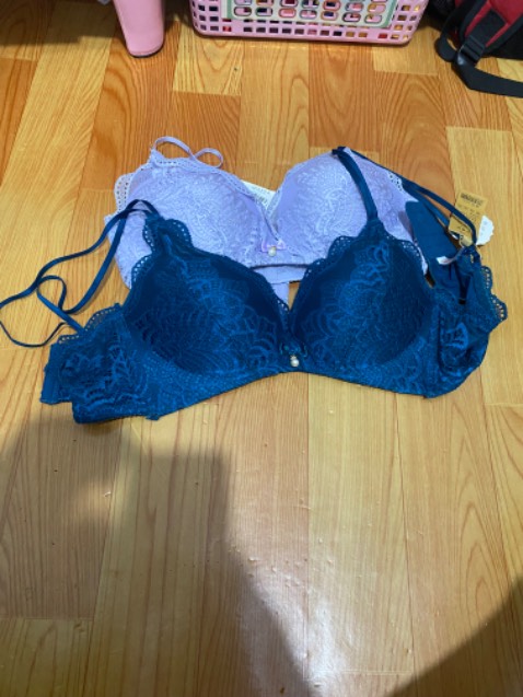 Áo đẹp, êm, phần gọng đứng hay bị cong lại