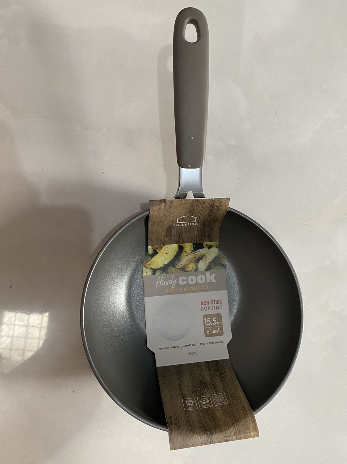 Tiki đóng gói vô cùng cẩn thận. Tối khuya nay đặt, sáng sớm mai có hàng. Đúng là vẫn luôn tin tưởng về cung cách dịch vụ của Tiki không bao giờ làm mình thất vọng. 
Còn về chất lượng Lock n Lock thì nào giờ vừa tốt, vừa đẹp rồi, không bàn cãi. Nay lại chạy promotion cho tiki giảm giá thích ơi là thích!