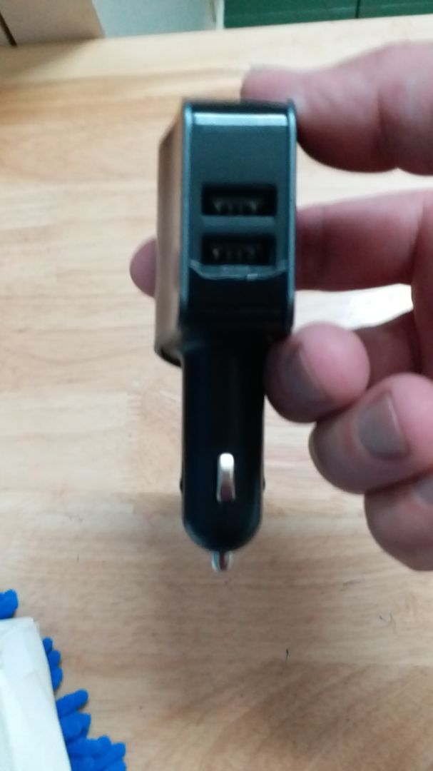 hàng nhận được ko giống như hình ảnh trên trang...nhưng thấy cũng đẹp rất ok...chưa dùng nên ko biết sạc nhanh ko...nói chung ổn so với tầm giá