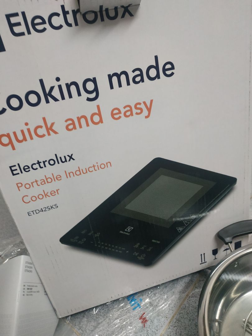 dùng rất tốt, tặng nồi và chảo, cái chảo hình vuông to lắm dài 30 rộng 20