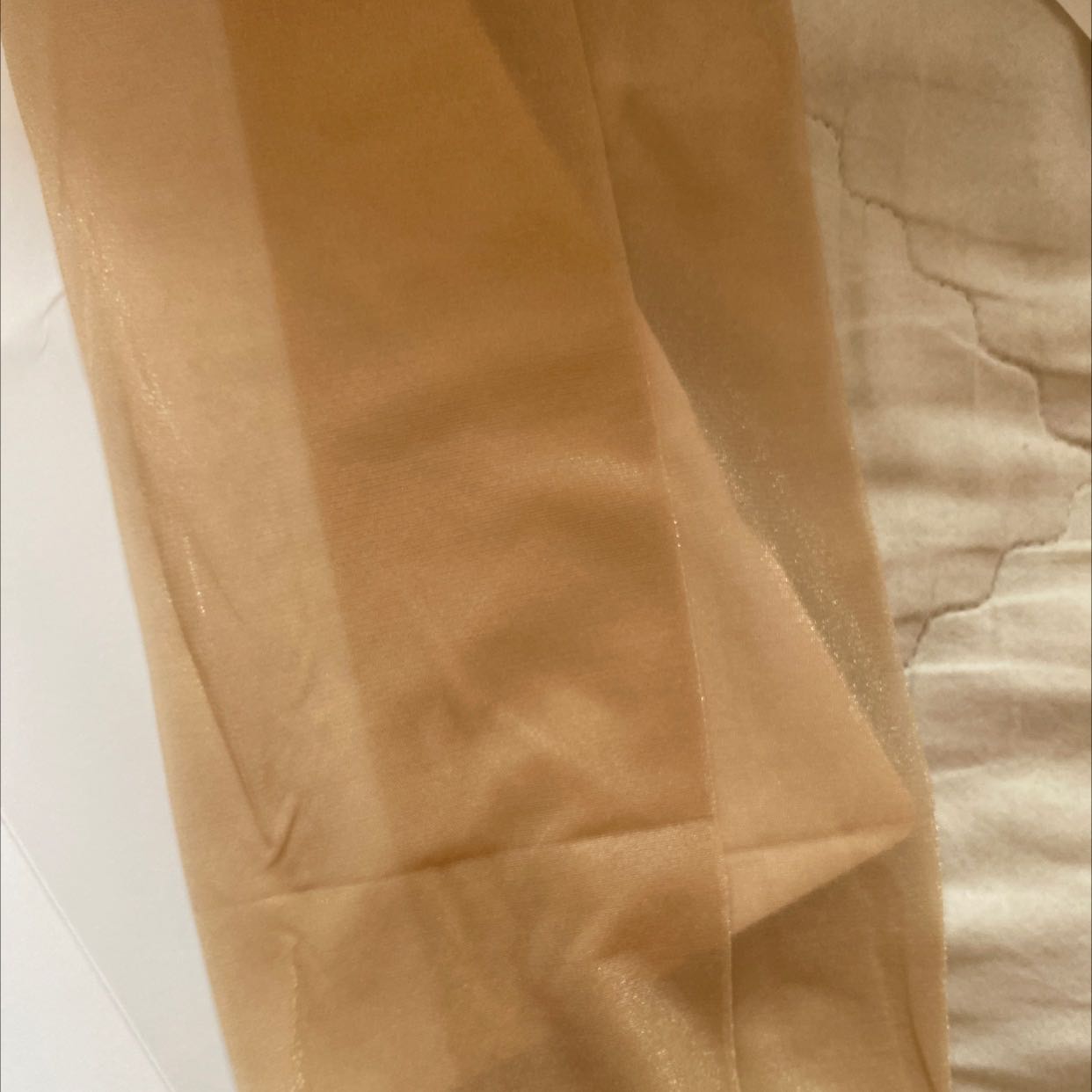 Mỏng nhẹ, kim tuyến đẹp
phù hợp các bạn 58kg đổ xuống